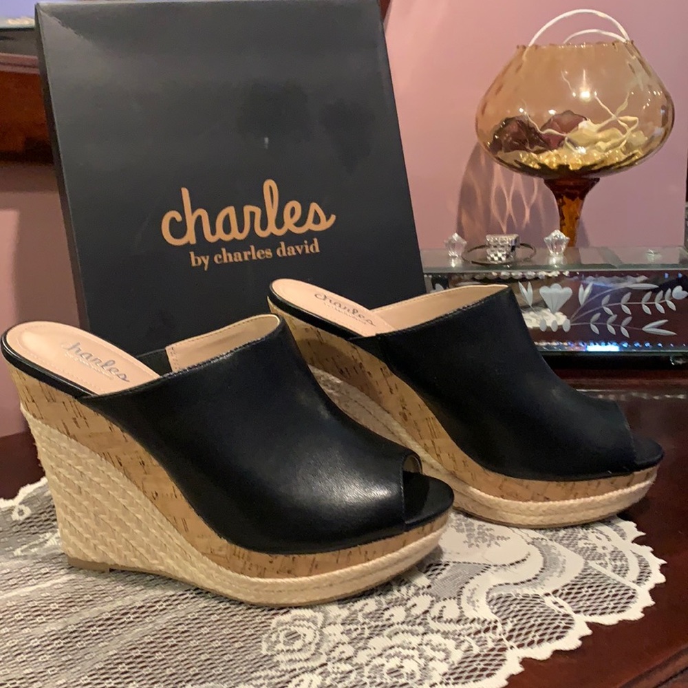 Charles David black platform size 9